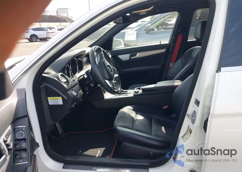 2013 Mercedes-Benz C 250 Sport из США, поврежденный, VIN WDDGF4HB6DR286163